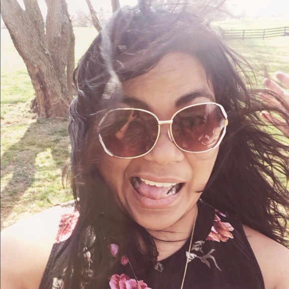 Meet your Posher, Bluann - Picture 3 of 5